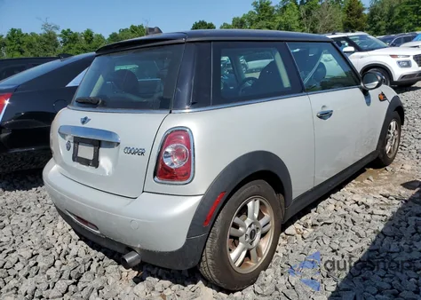 2013 Mini Cooper z USA, uszkodzony, nr VIN WMWSU3C57DT546947